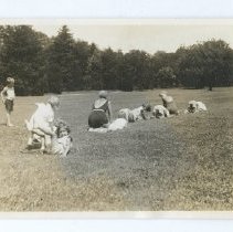 05.05 Dee Sbaw and children playing games